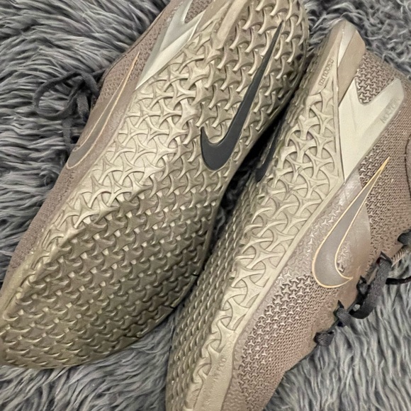 ✨ BRAND NEW NIKES ✨ - Picture 2 of 2